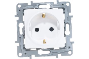 Розетка силовая одноместная встраиваемая Legrand Etika с заземлением, цвет белый, арт. 672222