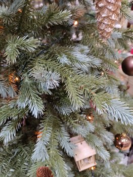 Искусственная елка литая 180 см Asuna зеленый