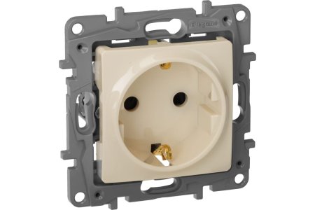 Розетка силовая одноместная встраиваемая Legrand Etika с заземлением, цвет слоновая кость, арт. 672322